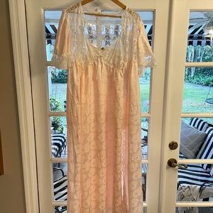Vintage juli by slumbertog lace nightgown and robe